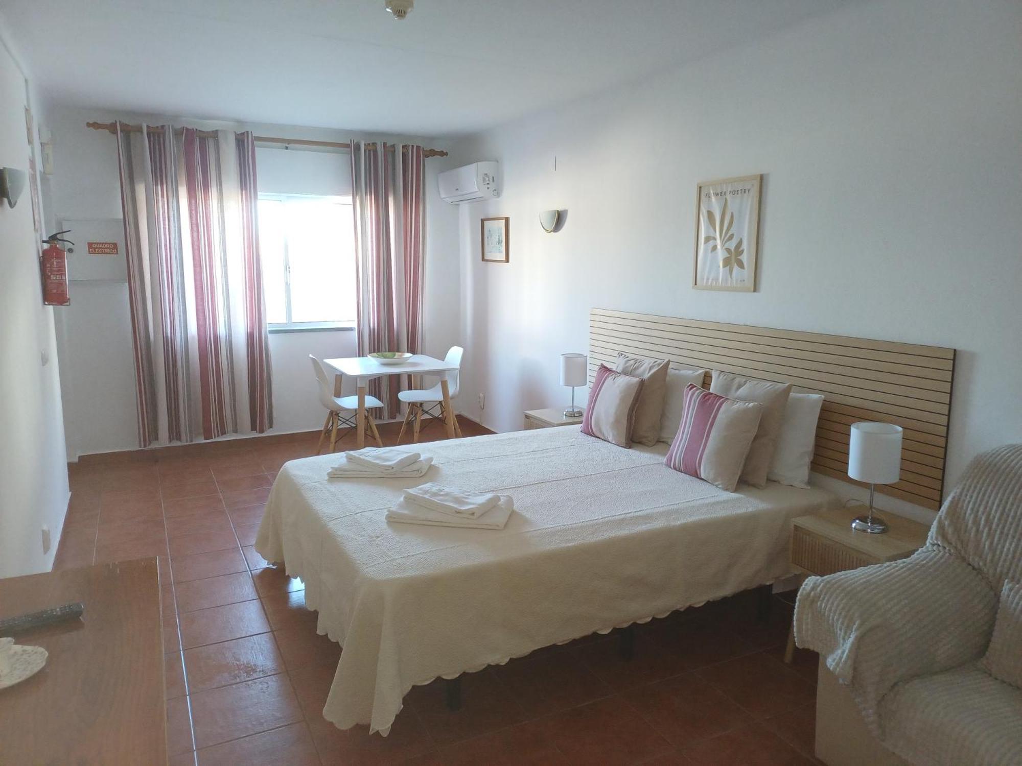 Apartamentos Salema Praia Club Eksteriør bilde